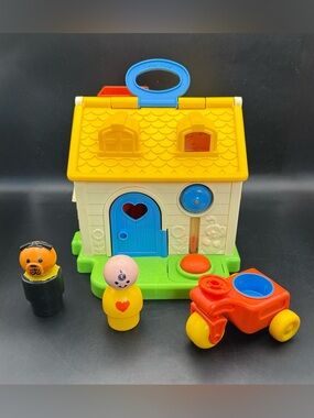 VTG 1984 Fisher Price Discovery Cottage Toy Chunky Little People House #136